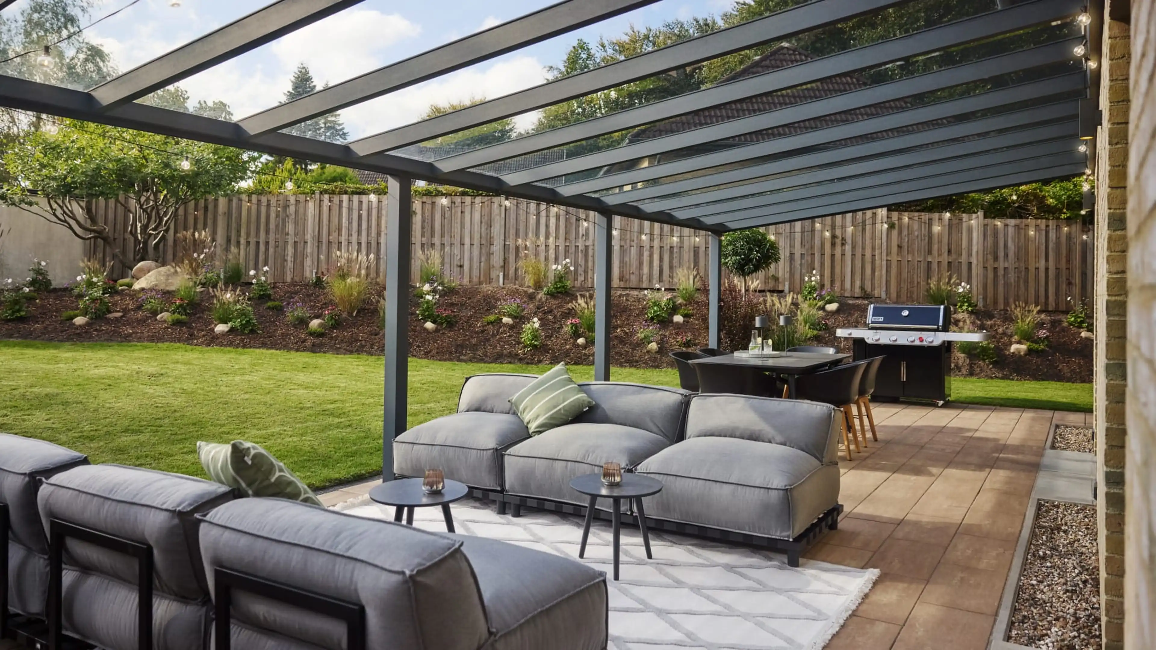 Förde-Traumhaus - Gartenbereich mit Möbeln