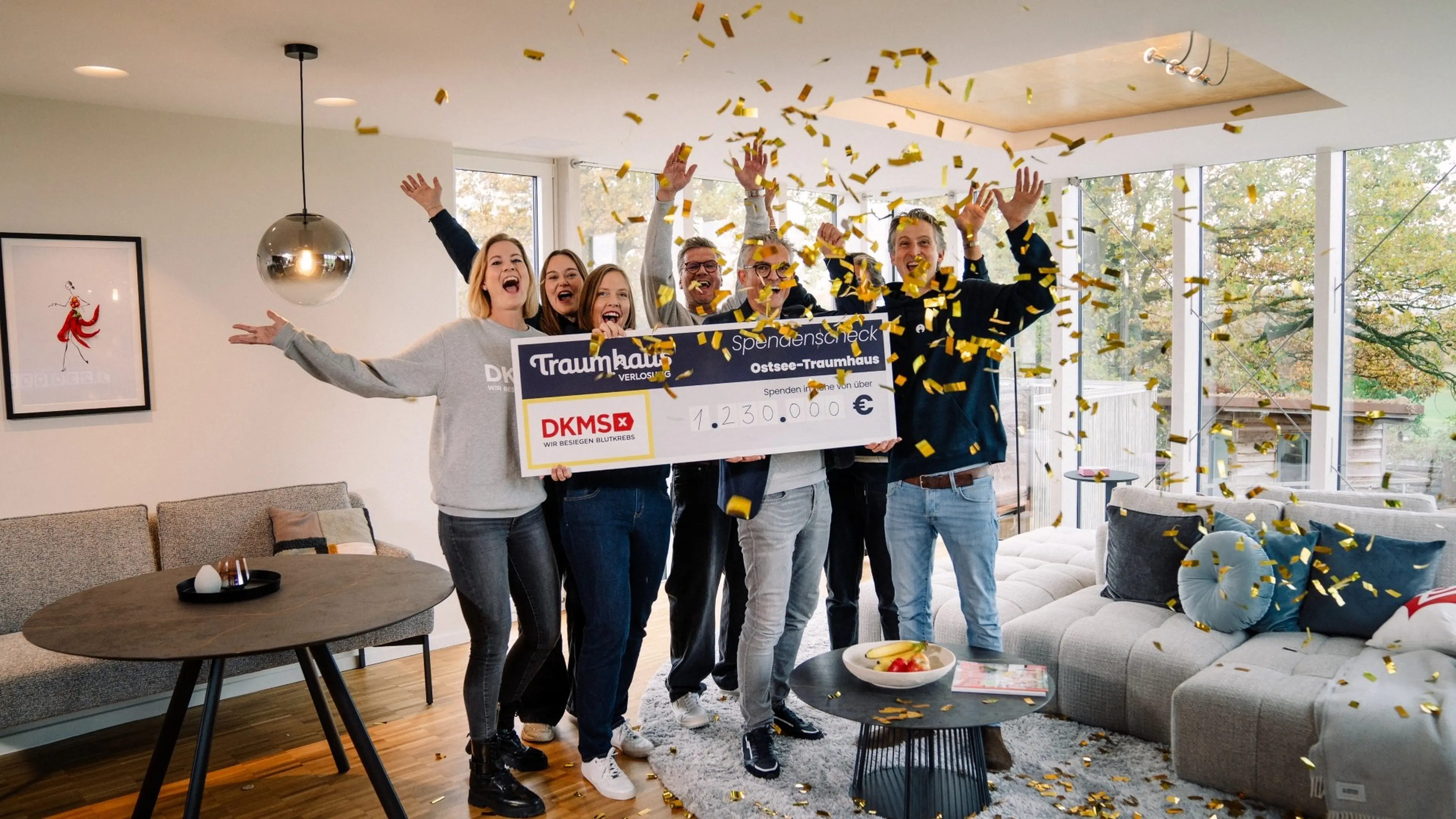 Übergabe des Spendenchecks an DKMS
