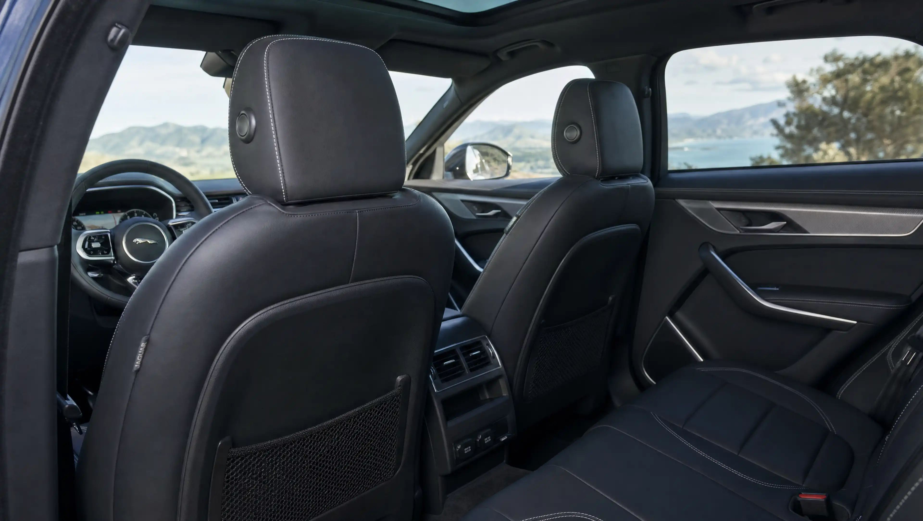 Nahaufnahme der Ledersitze des Jaguar F-Pace