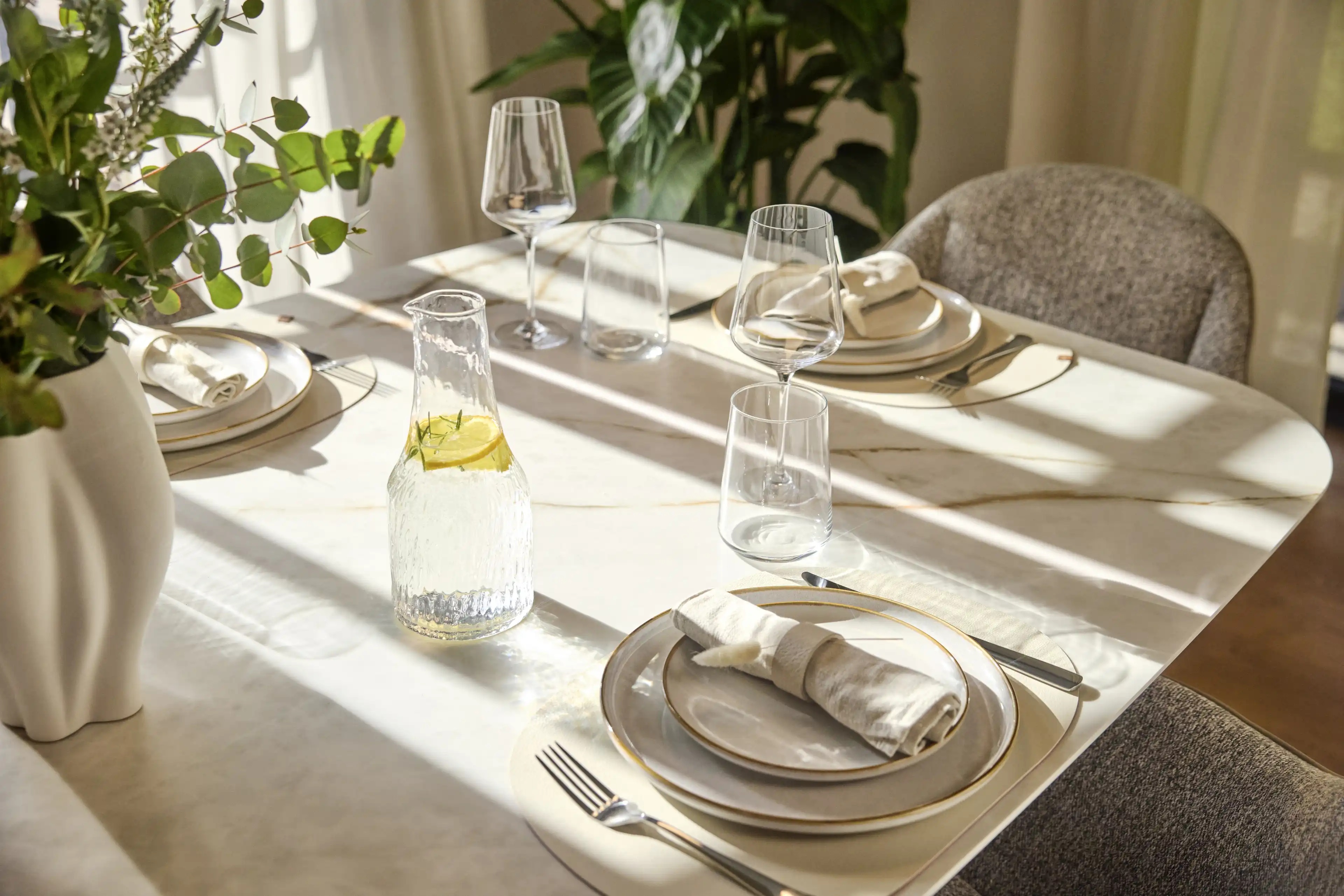 Förde-Traumhaus - Der Esstisch im Essbereich