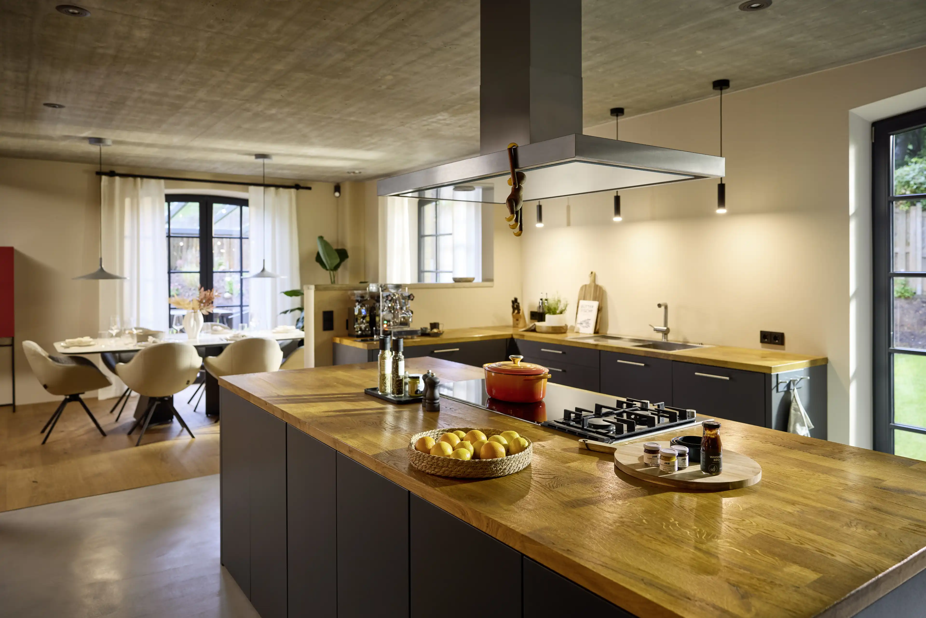 Förde-Traumhaus - Der Küchenbereich von der Seite