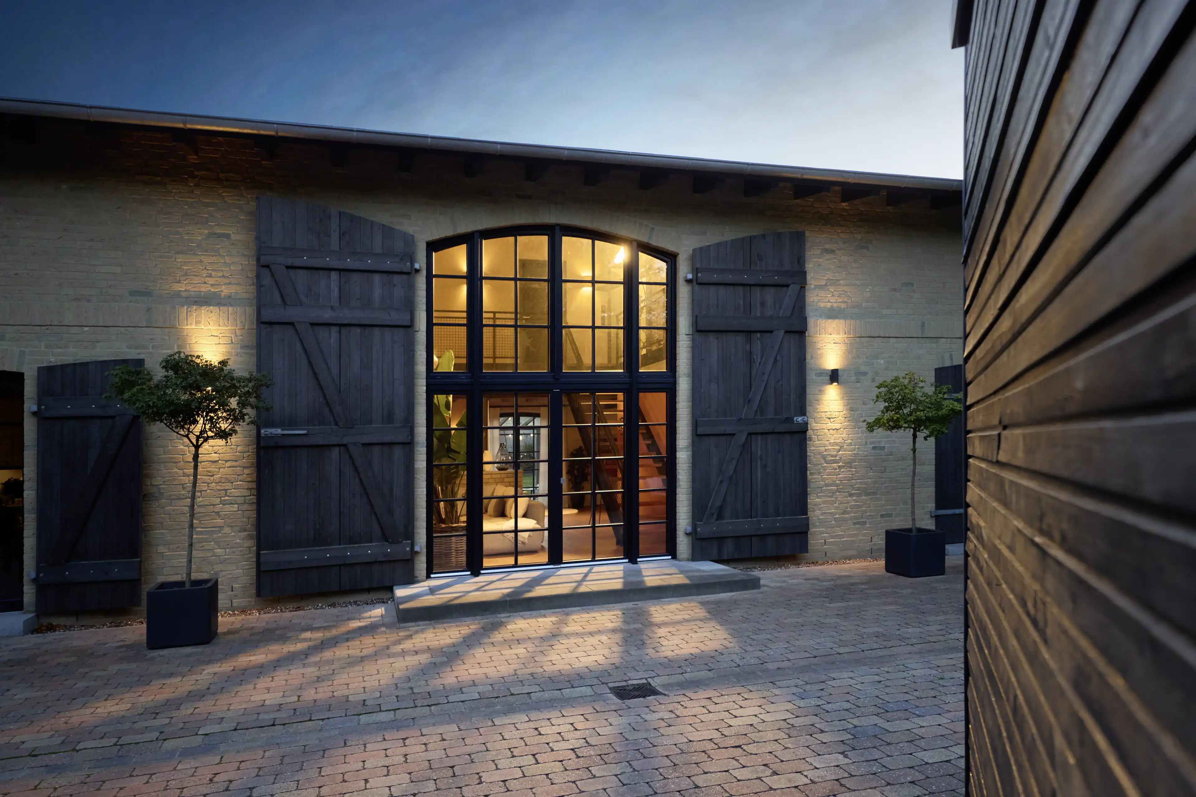 Förde-Traumhaus - Blick von außen ins Wohnzimmer